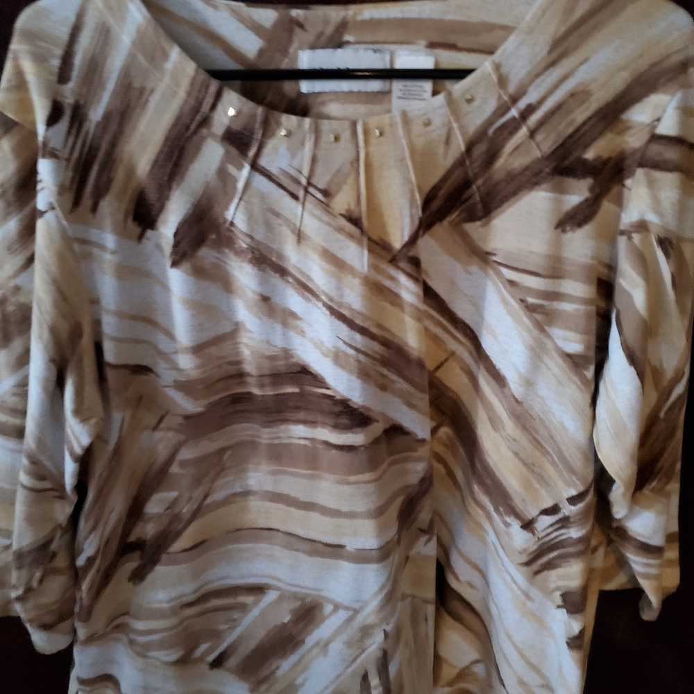 Quarter length sleeve top